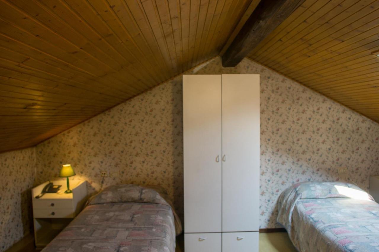 Hotel Locanda Mel Calolziocorte Quarto foto